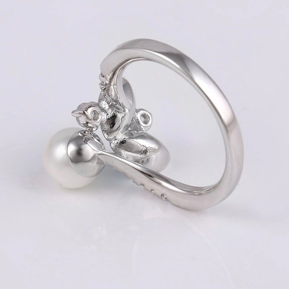 Stunning Butterfly Swarovski Ring - Picture 4 of 14